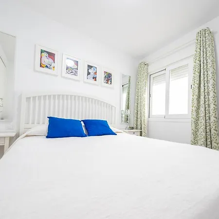 Stylish 3 Bedroom At The Heart Of Nueva Andalucia Close To Centro Plaza דירה