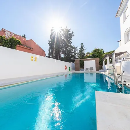 Stylish 3 Bedroom At The Heart Of Nueva Andalucia Close To Centro Plaza Apartmán *