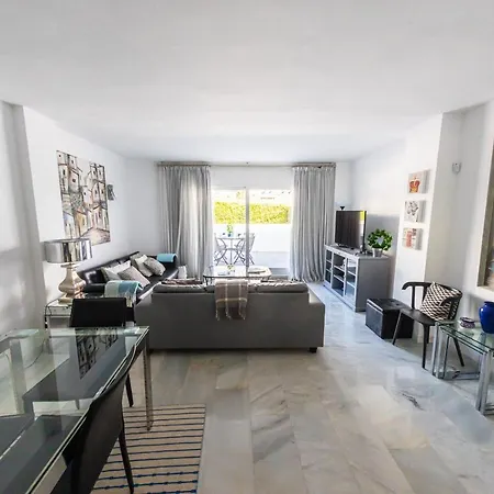 Stylish 3 Bedroom At The Heart Of Nueva Andalucia Close To Centro Plaza