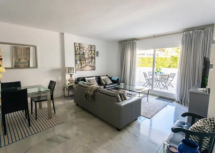 Stylish 3 Bedroom At The Heart Of Nueva Andalucia Close To Centro Plaza