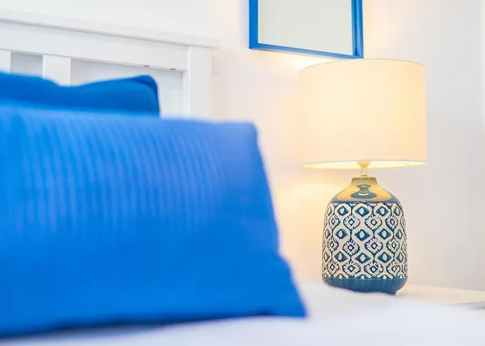 Stylish 3 Bedroom At The Heart Of Nueva Andalucia Close To Centro Plaza Apartament