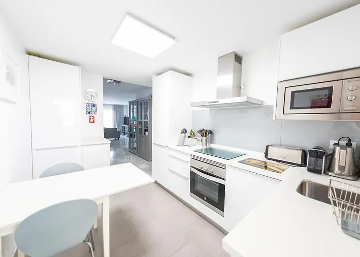 Stylish 3 Bedroom At The Heart Of Nueva Andalucia Close To Centro Plaza Apartament