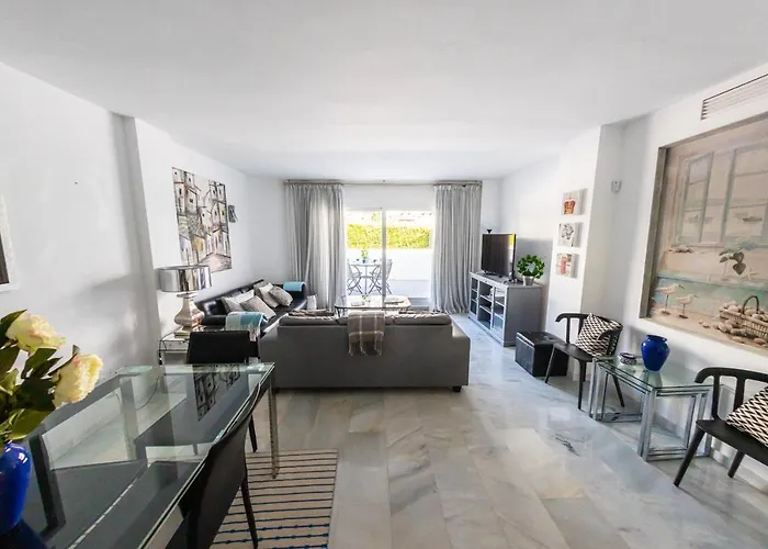 Stylish 3 Bedroom At The Heart Of Nueva Andalucia Close To Centro Plaza