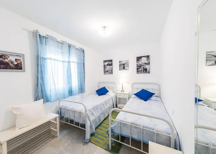 Stylish 3 Bedroom At The Heart Of Nueva Andalucia Close To Centro Plaza アパート マルベーリャ