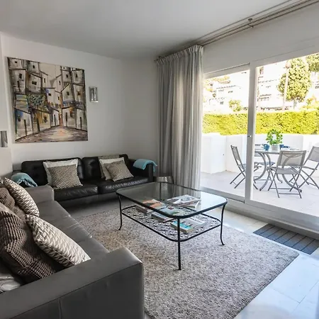 Stylish 3 Bedroom At The Heart Of Nueva Andalucia Close To Centro Plaza ماربيا