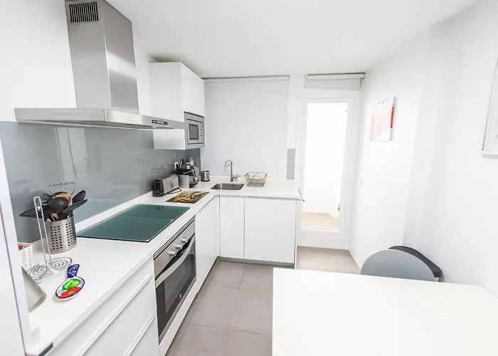 Stylish 3 Bedroom At The Heart Of Nueva Andalucia Close To Centro Plaza شقة *