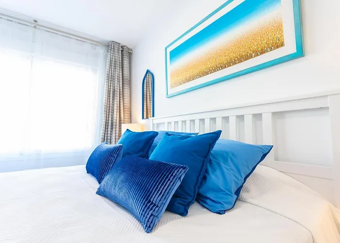 Stylish 3 Bedroom At The Heart Of Nueva Andalucia Close To Centro Plaza 마르베야