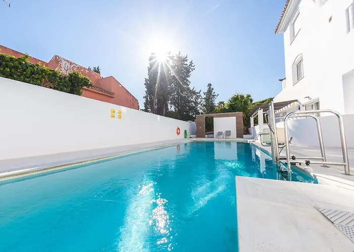 Stylish 3 Bedroom At The Heart Of Nueva Andalucia Close To Centro Plaza 아파트 *