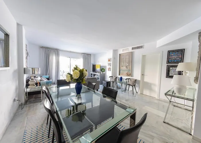Stylish 3 Bedroom At The Heart Of Nueva Andalucia Close To Centro Plaza * 마르베야